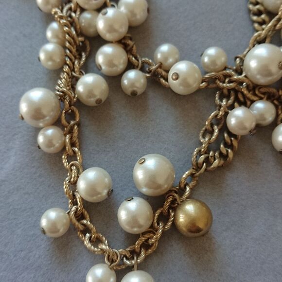 Stella & Dot Acrylic Pearls necklace - Picture 4 of 8